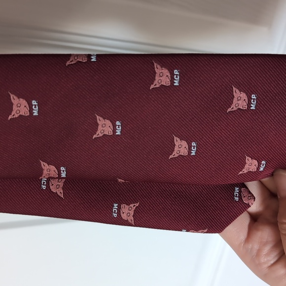 Vintage MCP (Male Chauvinist Pig M.C.P.) Neck Tie, Burgundy Red - Picture 4 of 10